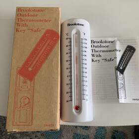 186023 Brookstone Wall Mount Thermometer With Hidden Keysafe Indoor/outdoor Hide-a-key