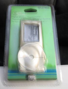 Garden Treasures 948332615896 New Digital Indoor/outdoor Window Thermometer Suction Cup
