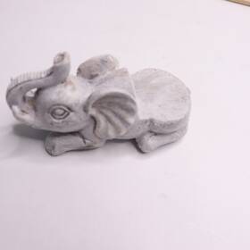Gw-r110 Goodman And Wife 3-pk Elephant Shaped Pot Feet Set Poly Resin White