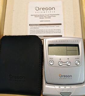Rm637a Oregon Scientific Self Setting Atomic Travel Thermometer And Clock With Case.nice