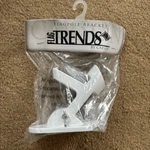 Trends By Carson White Flagpole Metal Bracket *new*. Fixed Price $9.99.
