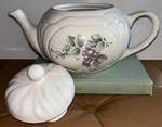 Pfaltzgraff Grapevine Tea Pot 6 1/4 Excellent 5 To Cup W/ Free Creamer. Fixed Price $40.00.